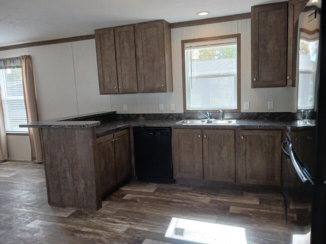 Building Photo - 64 Violet Dr