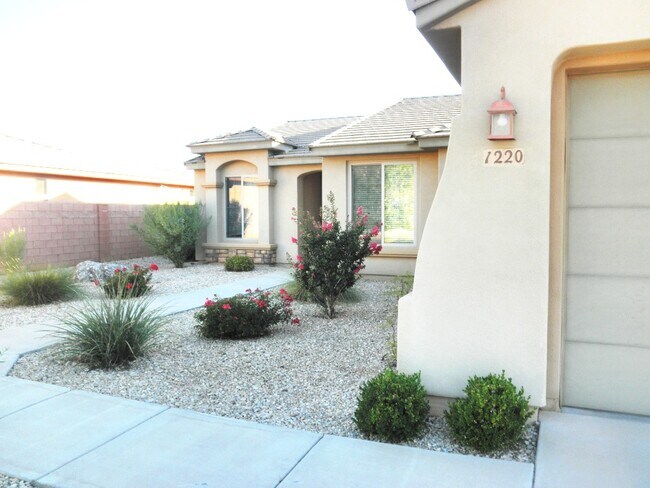 Foto del edificio - 1220 N Spring Valley Dr