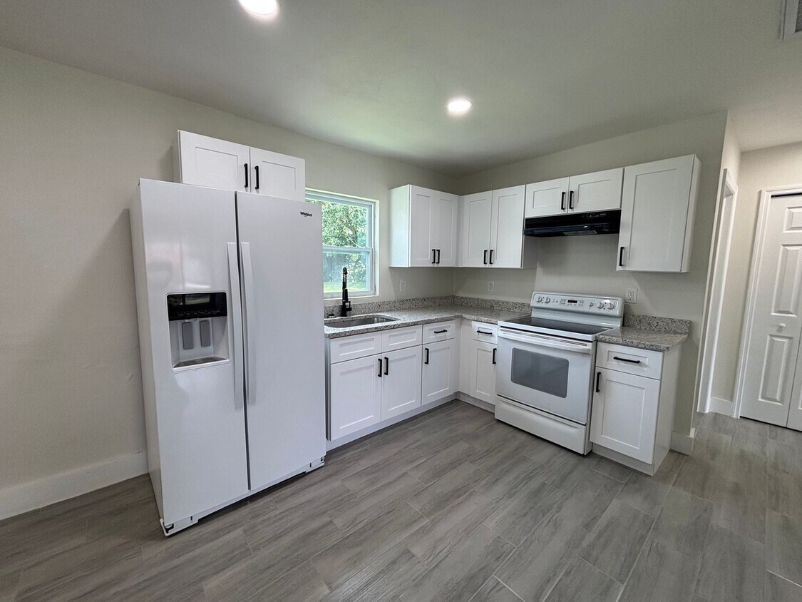 Primary Photo - 579/581 WOOD AVE