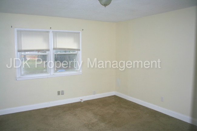 Building Photo - Apartment 13 of Mebane Downs Townhomes
