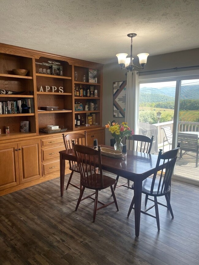 Building Photo - 2 Br House on 2 Acres