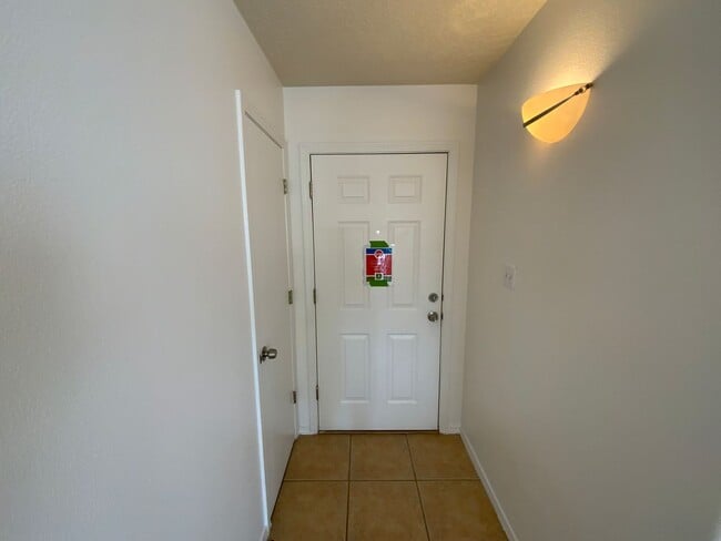 Building Photo - 4 Bedroom Single Story Home Available Near...