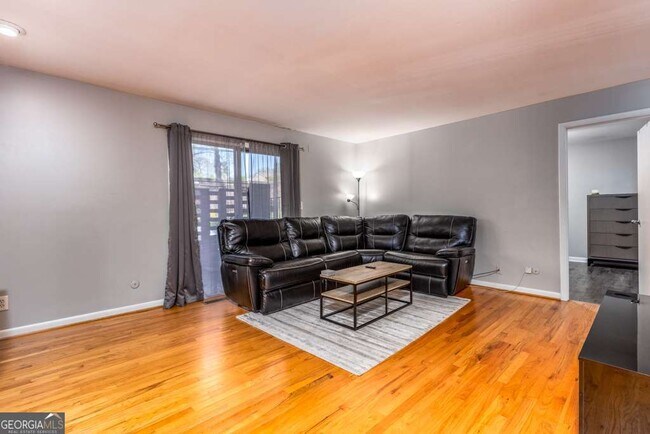 Foto del edificio - 3501 Roswell Rd NE
