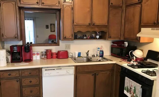 Foto del edificio - Room in Townhome on Patterson Cir