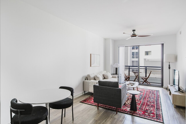 Foto del edificio - 221 SW 12th St