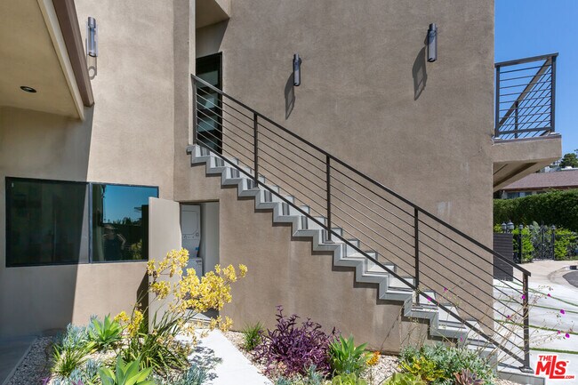 Building Photo - 8012 Zeus Dr