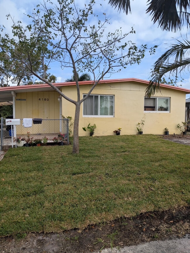 Foto del edificio - 4180 NW 11th Ave