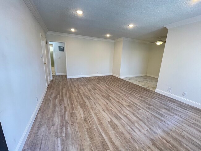Building Photo - 1215 N Hayworth Ave