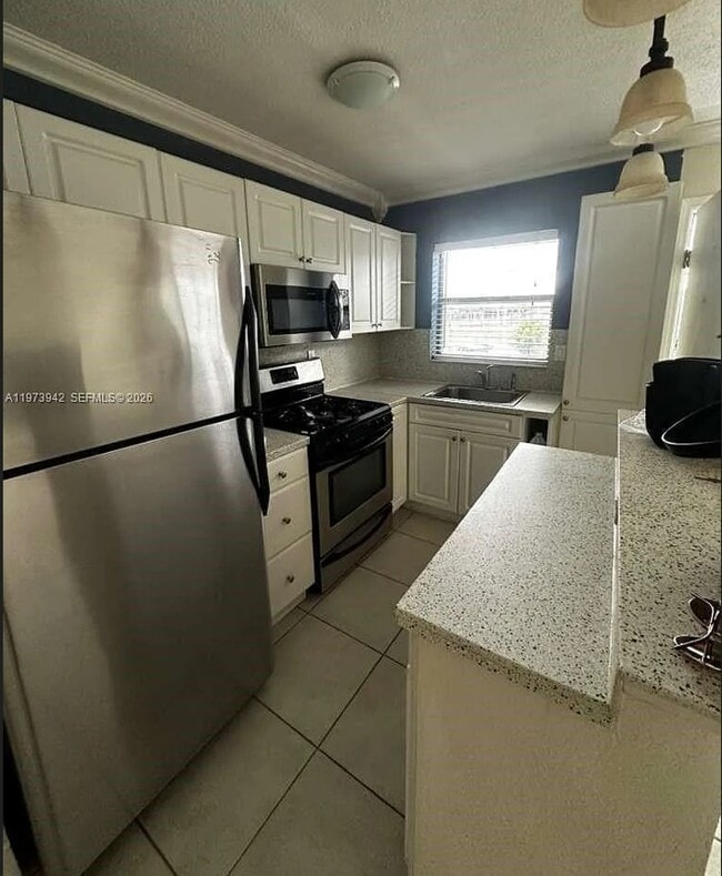 Building Photo - 7101 SW 89th Ct