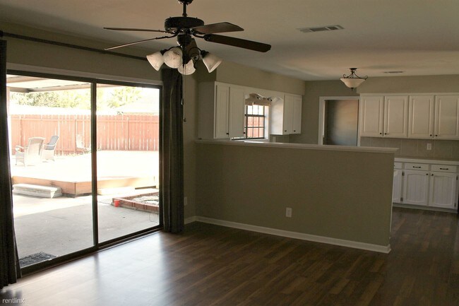 Foto del edificio - 1312 N Chateau Cir