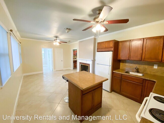Building Photo - 4 br, 3 bath House - 2124 NW 7th Place