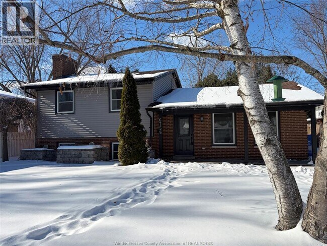 Photo du bâtiment - 6755 Matchett Rd