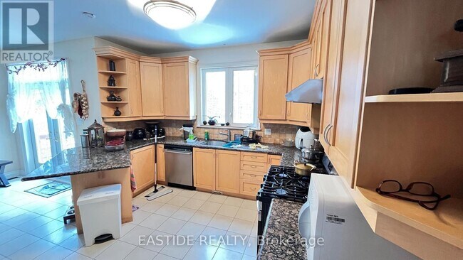 Photo du bâtiment - 331 Senlac Rd