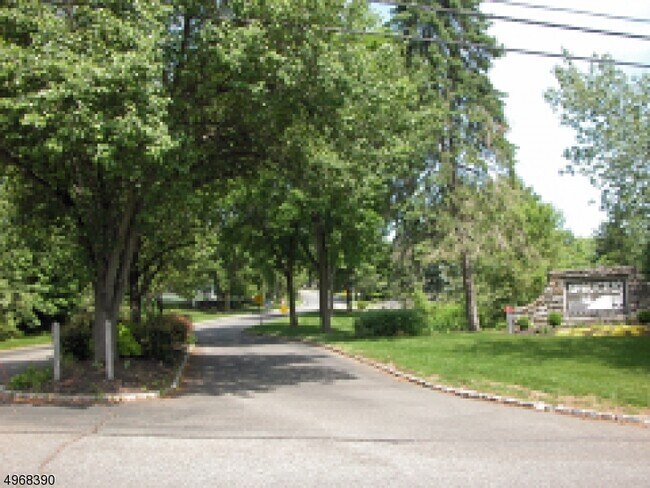 Building Photo - 308 Spruce Hills Dr