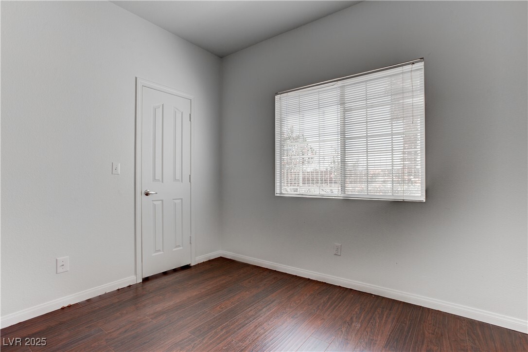 Foto del edificio - 5694 Snow Drop St