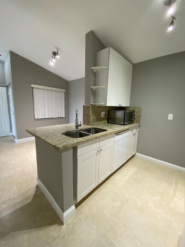 Foto del edificio - 2820 N Oakland Forest Dr