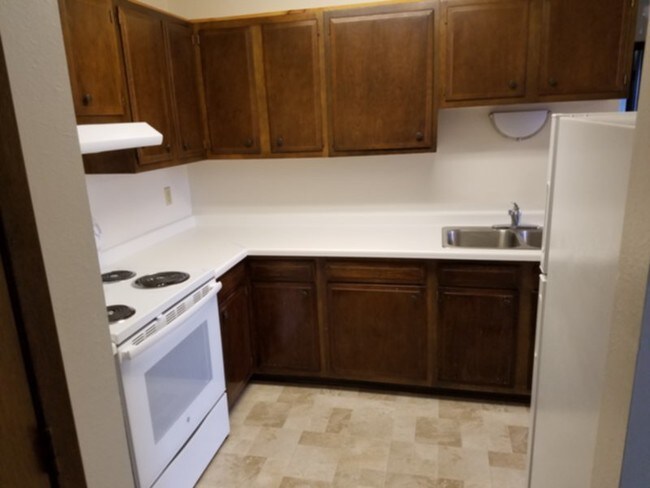 Building Photo - Two Bedroom Heat Paid and Garage