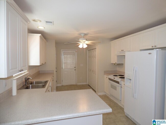 Foto del edificio - 380 Forest Lakes Dr