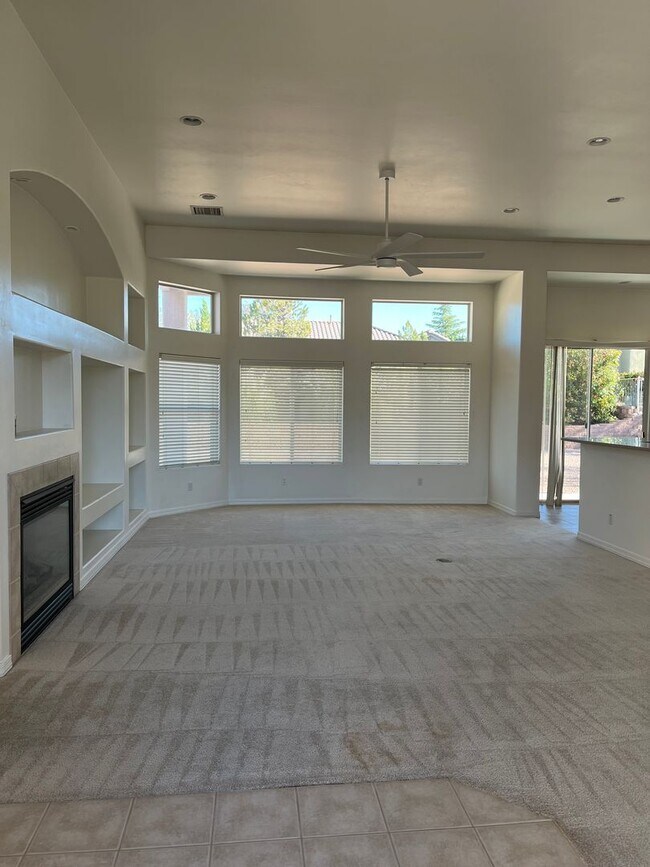 Foto del edificio - Elegant, spacious 3/2.5 home in gated LaPrivada