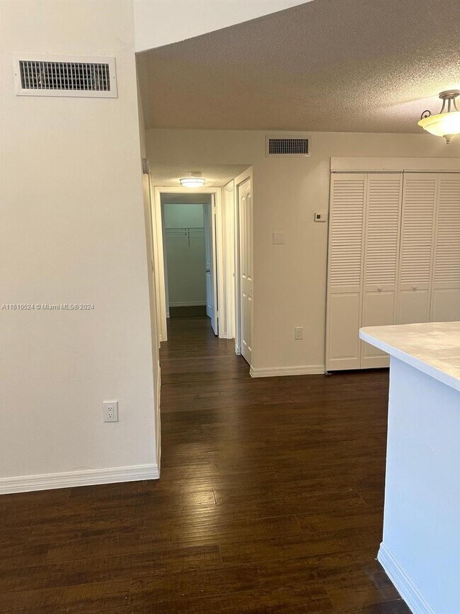 Foto del edificio - 15560 SW 80th St