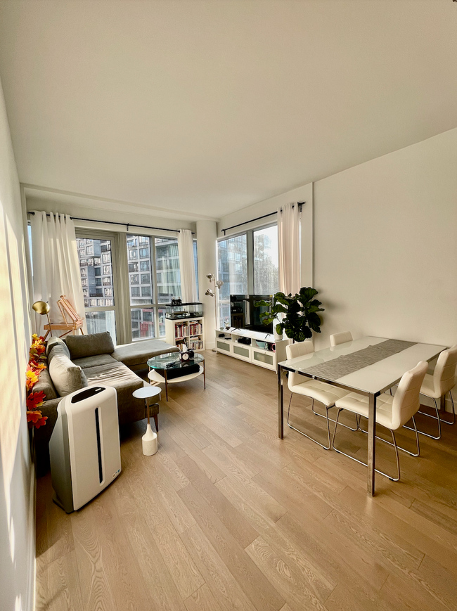 Share Living Room - 2141 46th Ave