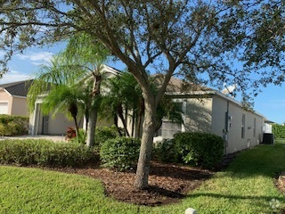 Building Photo - 879 Greenleaf Cir