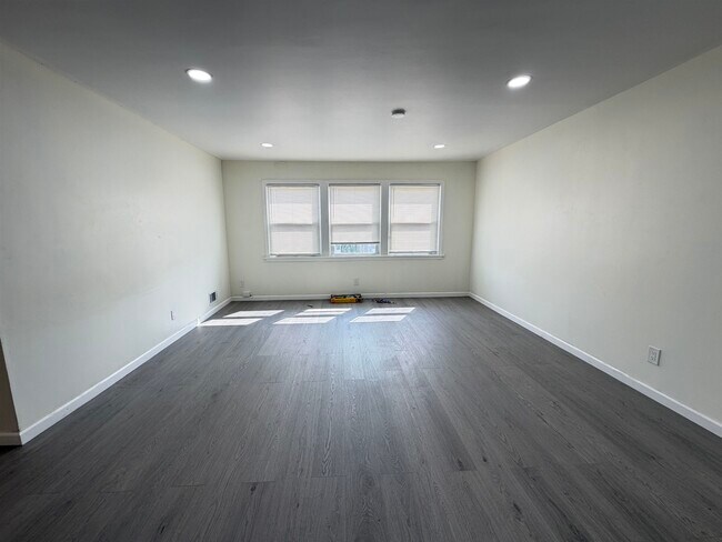 Foto del edificio - 10 Briarwood Rd