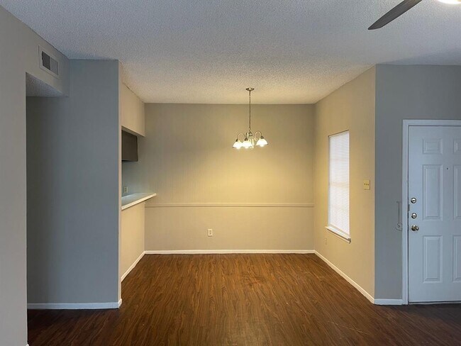 Building Photo - 2220 Millstone Dr