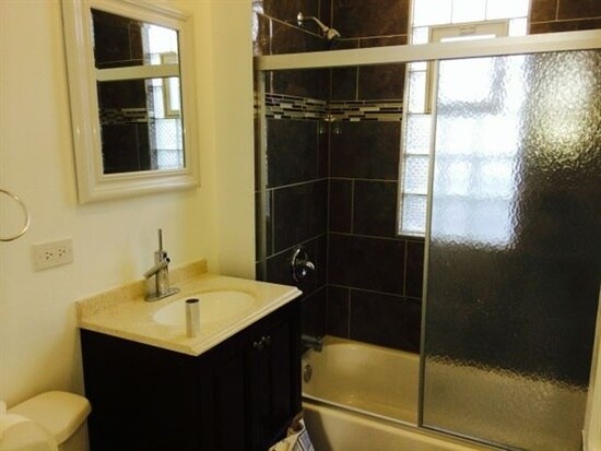 Interior - 822 N Hermitage Ave