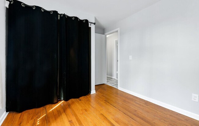 Building Photo - 305 Walter St