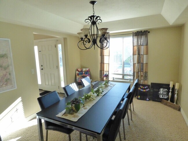 Foto del edificio - 15443 Falcon Ridge Dr