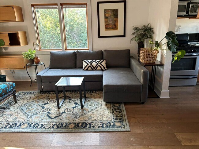 Foto del edificio - 613 Brentwood St