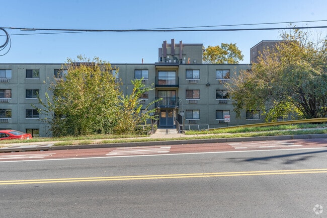 2652 Martin Luther King Jr Ave SE - Parkway House Apartments