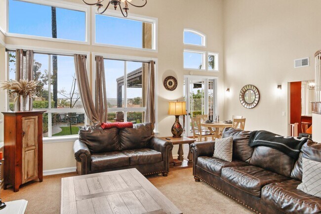 Foto del edificio - COMING SOON: Spacious 4 bedroom 3 bath with bonus room and 3 car garage
