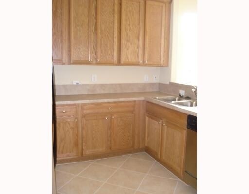 Building Photo - 930 NW Leonardo Cir