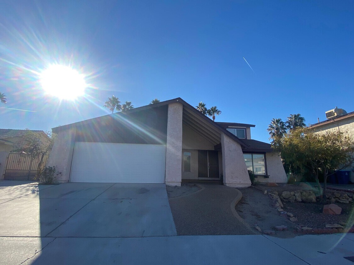 Foto principal - 5849 W Cherokee Ave