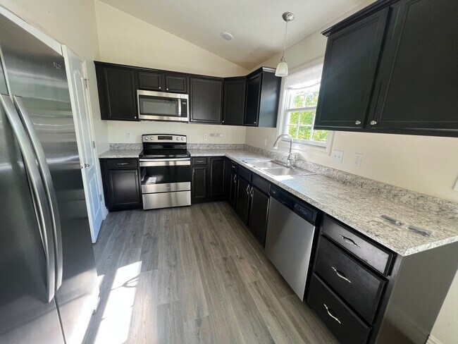 Foto del edificio - NEW CONSTRUCTION HOME!