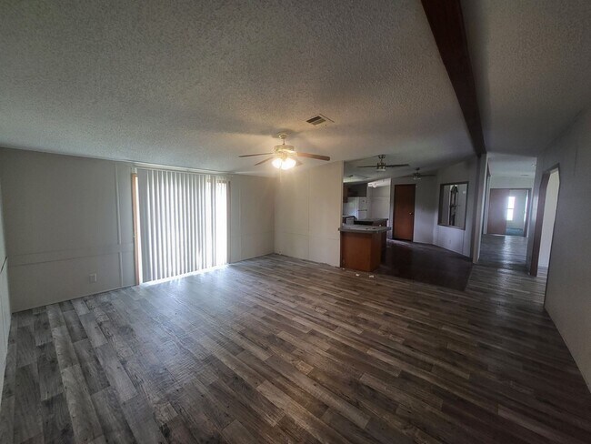 Foto del edificio - 8590 NW 15th Ave