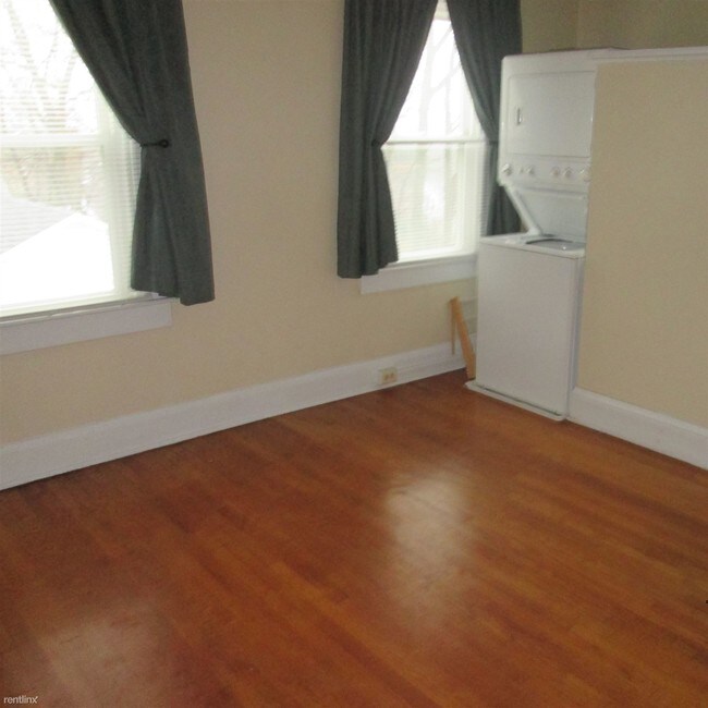 Foto del edificio - 3029 Oakcrest Ave
