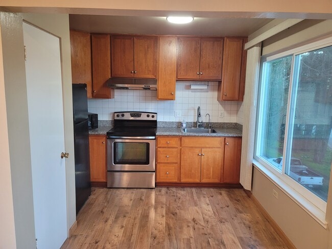 Building Photo - 132 Locksley Ave
