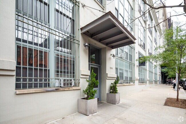 Building Photo - 204 Huntington St