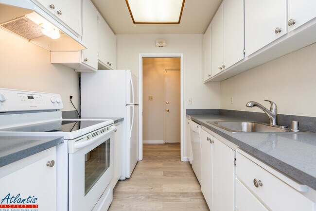 Foto del edificio - 121 Buckingham Dr