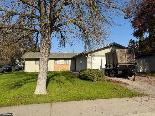 Foto del edificio - Three Bed, Two Bath Home In North Stockton