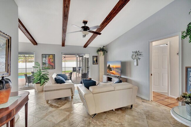 Foto del edificio - 577 SW 24th Ave