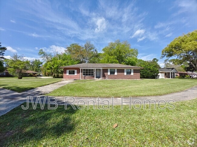 Building Photo - 4546 Revelstoke Dr