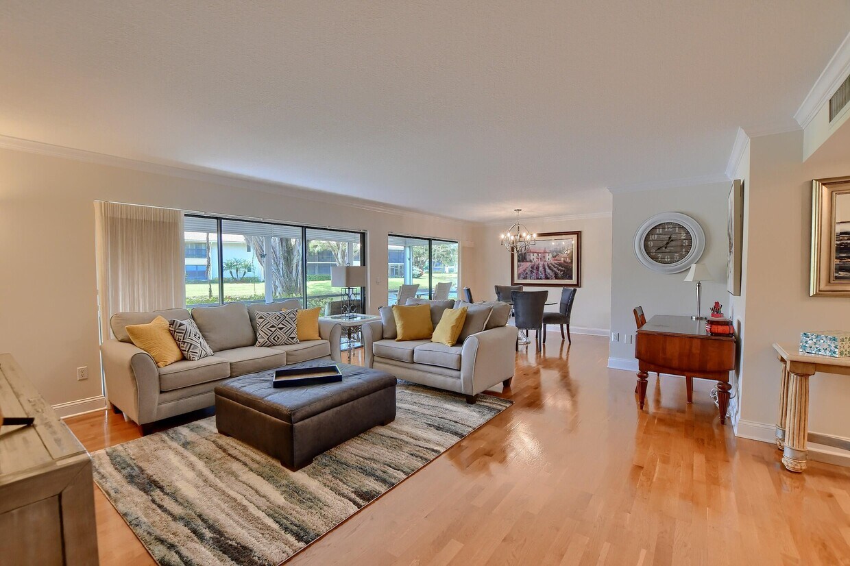 Foto principal - 6748 Willow Wood Dr