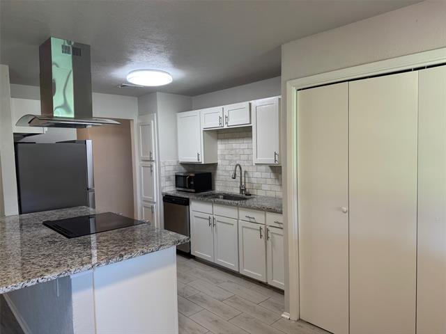 Foto del edificio - 4211 Spring Brook Dr