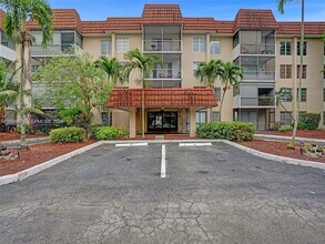 Building Photo - 4166 Inverrary Dr