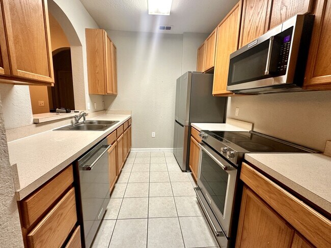 Building Photo - 6265 Contessa Dr