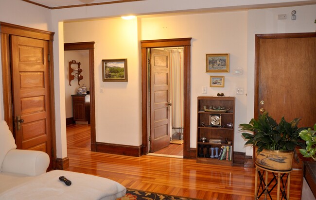 Foto del edificio - 94 Powder House Blvd
